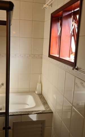 Casa de condomínio à venda com 784m², 5 quartos e 3 vagas Casa de condomínio à venda com 784m², 5 quartos e 3 vagasBanheiro