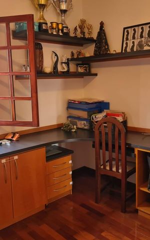Casa de condomínio à venda com 784m², 5 quartos e 3 vagas Casa de condomínio à venda com 784m², 5 quartos e 3 vagasQuarto