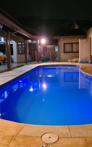 Casa de condomínio à venda com 784m², 5 quartos e 3 vagas Casa de condomínio à venda com 784m², 5 quartos e 3 vagasPiscina