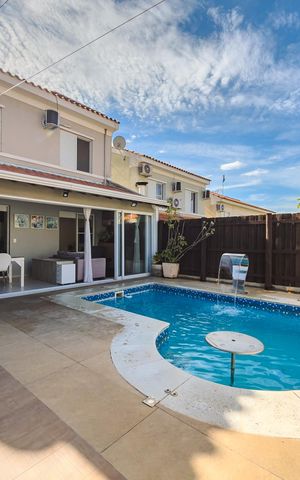 Casa de condomínio à venda com 150m², 3 quartos e 2 vagas Casa de condomínio à venda com 150m², 3 quartos e 2 vagasÁrea externa
