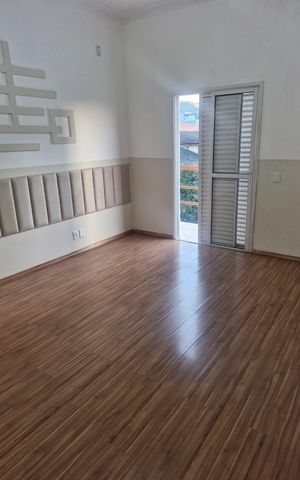 Casa à venda com 224m², 3 quartos e 2 vagas Casa à venda com 224m², 3 quartos e 2 vagasQuarto