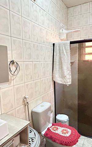 Casa à venda com 161m², 3 quartos e 2 vagasBanheiro 1