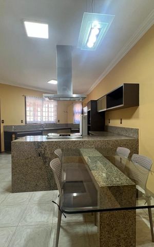 Casa à venda com 1950m², 3 quartos e 16 vagas