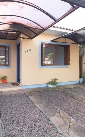 Casa à venda com 150m², 3 quartos e 2 vagas Casa à venda com 150m², 3 quartos e 2 vagasFachada