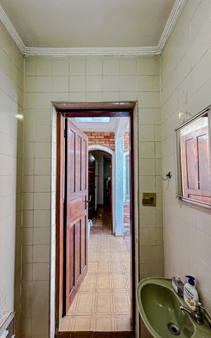Casa à venda com 111m², 2 quartos e 2 vagasBanheiro social