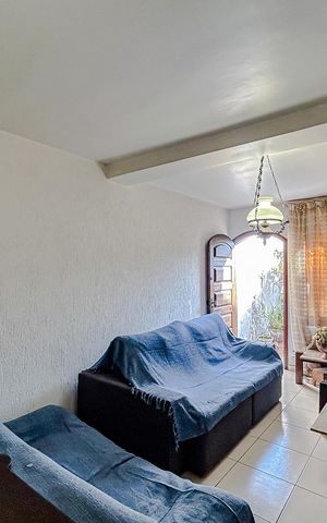 Casa à venda com 111m², 2 quartos e 2 vagasSala