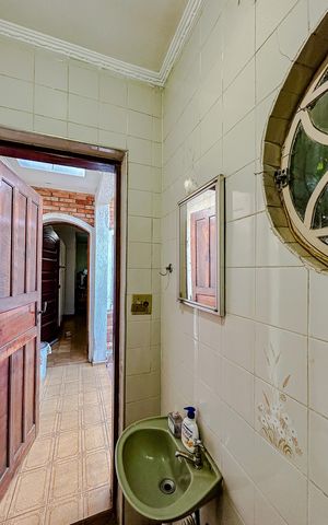 Casa à venda com 111m², 2 quartos e 2 vagasBanheiro social