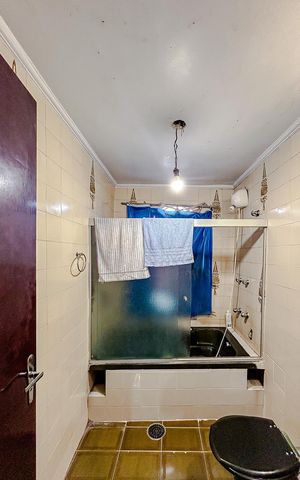 Casa à venda com 111m², 2 quartos e 2 vagasBanheiro da Suíte