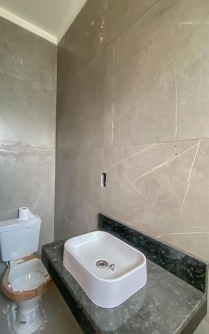 Casa à venda com 65m², 2 quartos e 2 vagas Casa à venda com 65m², 2 quartos e 2 vagasBanheiro da Suíte 1