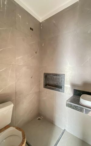 Casa à venda com 65m², 2 quartos e 2 vagas Casa à venda com 65m², 2 quartos e 2 vagasBanheiro da suíte 2