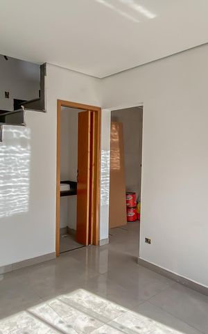 Casa à venda com 65m², 2 quartos e 2 vagas Casa à venda com 65m², 2 quartos e 2 vagasSala