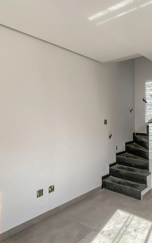 Casa à venda com 65m², 2 quartos e 2 vagas Casa à venda com 65m², 2 quartos e 2 vagasSala
