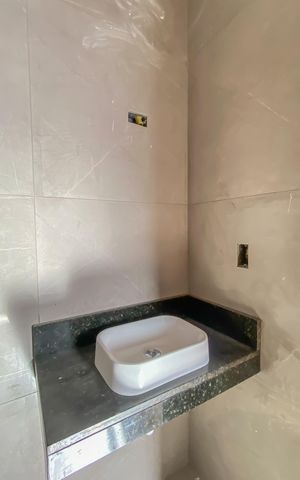 Casa à venda com 65m², 2 quartos e 2 vagas Casa à venda com 65m², 2 quartos e 2 vagasBanheiro da Suíte 2