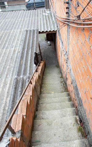 Casa para alugar com 130m², 1 quarto e sem vagaEscada