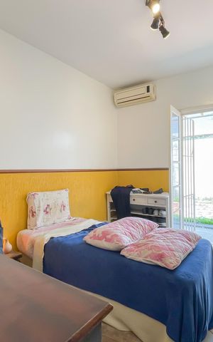 Casa à venda com 300m², 4 quartos e 4 vagas Casa à venda com 300m², 4 quartos e 4 vagasQuarto