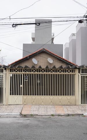 Casa para alugar com 70m², 5 quartos e 3 vagasFachada