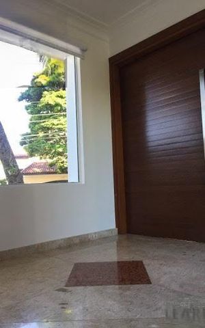 Casa à venda com 362m², 3 quartos e 3 vagas