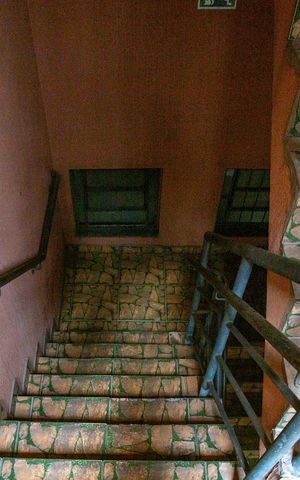 Apartamento à venda com 49m², 2 quartos e 2 vagasEscada