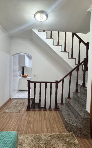 Casa à venda com 200m², 3 quartos e 4 vagas Casa à venda com 200m², 3 quartos e 4 vagasSala