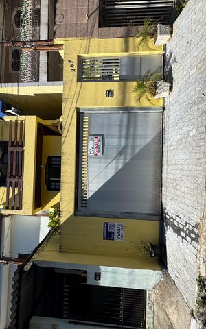 Casa à venda com 200m², 3 quartos e 4 vagas Casa à venda com 200m², 3 quartos e 4 vagasFachada com PLACA