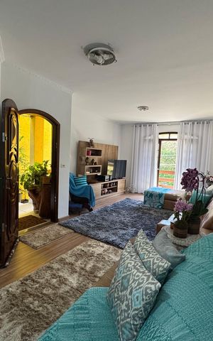 Casa à venda com 200m², 3 quartos e 4 vagas Casa à venda com 200m², 3 quartos e 4 vagasSala
