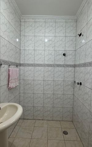 Casa à venda com 200m², 3 quartos e 4 vagas Casa à venda com 200m², 3 quartos e 4 vagasBanheiro da Suíte 2