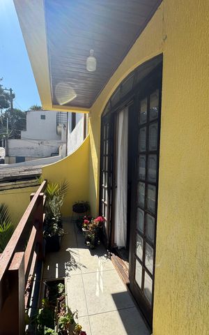 Casa à venda com 200m², 3 quartos e 4 vagas Casa à venda com 200m², 3 quartos e 4 vagasSacada
