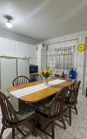 Casa à venda com 200m², 3 quartos e 4 vagas Casa à venda com 200m², 3 quartos e 4 vagasCozinha