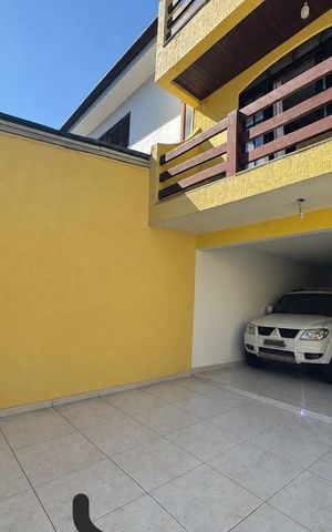 Casa à venda com 200m², 3 quartos e 4 vagas Casa à venda com 200m², 3 quartos e 4 vagasGaragem