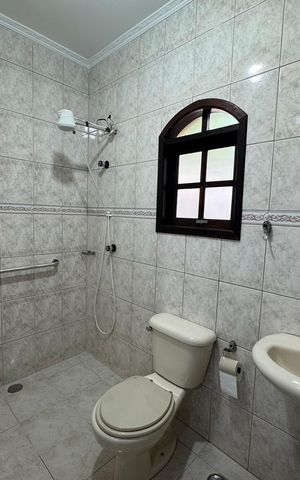 Casa à venda com 200m², 3 quartos e 4 vagas Casa à venda com 200m², 3 quartos e 4 vagasBanheiro da Suíte 1