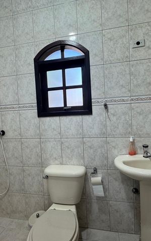 Casa à venda com 200m², 3 quartos e 4 vagas Casa à venda com 200m², 3 quartos e 4 vagasBanheiro da Suíte 1