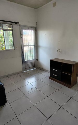 Casa à venda com 100m², 2 quartos e 1 vaga Casa à venda com 100m², 2 quartos e 1 vagaSala