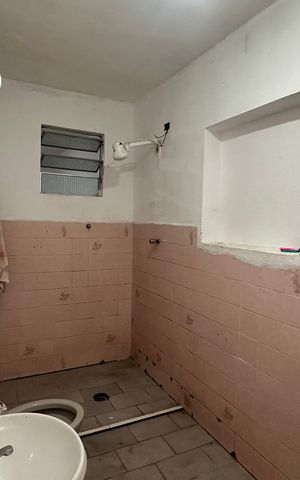 Casa para alugar com 100m², 2 quartos e 1 vaga Casa para alugar com 100m², 2 quartos e 1 vagaBanheiro social