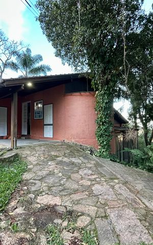 Casa para alugar com 110m², 5 quartos e 4 vagas Casa para alugar com 110m², 5 quartos e 4 vagasFachada