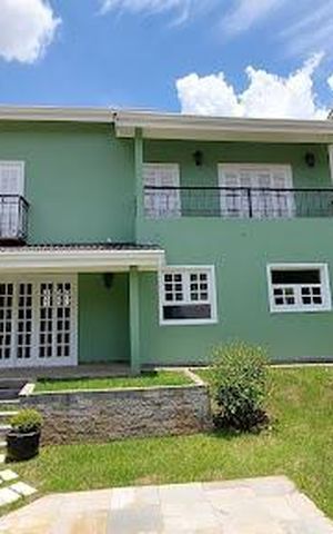 Casa à venda com 266m², 3 quartos e 4 vagas