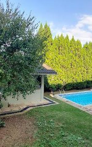 Casa à venda com 266m², 3 quartos e 4 vagas