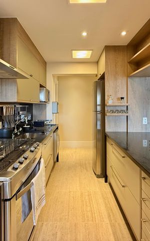 Apartamento para alugar com 143m², 3 quartos e 3 vagas Apartamento para alugar com 143m², 3 quartos e 3 vagasCozinha