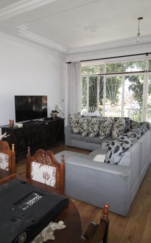Casa para alugar com 512m², 3 quartos e 6 vagasSala