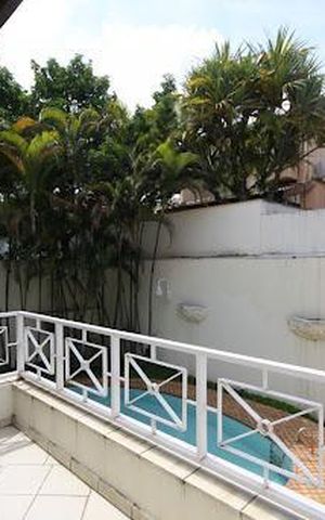 Casa de condomínio à venda com 348m², 4 quartos e 6 vagas