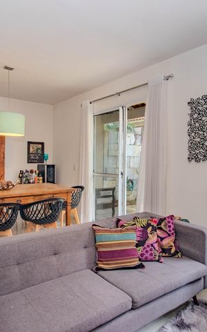 Casa de condomínio à venda com 156m², 4 quartos e 2 vagas Casa de condomínio à venda com 156m², 4 quartos e 2 vagasSala