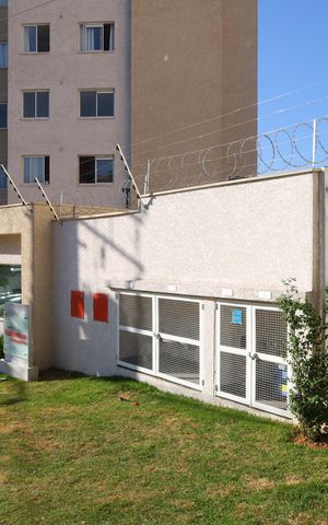 Apartamento à venda com 32m², 2 quartos e sem vagaPlaca GRANDE instalada na grade da fachada do condomínio, dia 01.08.2026 - Código da placa: GBEG-295
