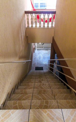 Casa à venda com 300m², 3 quartos e 3 vagas Casa à venda com 300m², 3 quartos e 3 vagasEntrada