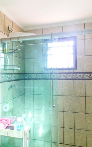 Casa à venda com 300m², 3 quartos e 3 vagas Casa à venda com 300m², 3 quartos e 3 vagasBanheiro social