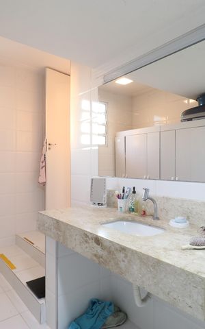 Casa à venda com 365m², 4 quartos e 4 vagasBanheiro da Suíte