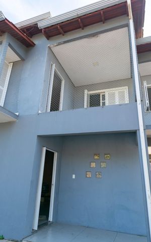 Casa à venda com 150m², 4 quartos e 2 vagas Casa à venda com 150m², 4 quartos e 2 vagasFachada