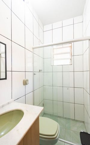 Casa à venda com 150m², 4 quartos e 2 vagas Casa à venda com 150m², 4 quartos e 2 vagasBanheiro social
