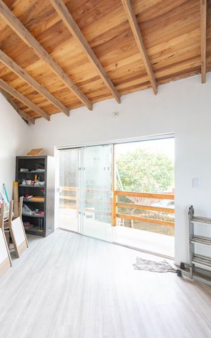 Casa à venda com 150m², 4 quartos e 2 vagas Casa à venda com 150m², 4 quartos e 2 vagasCobertura