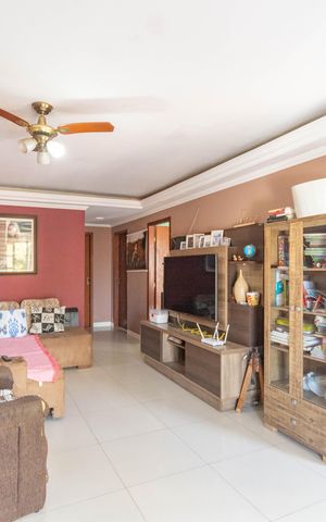 Casa à venda com 150m², 4 quartos e 2 vagas Casa à venda com 150m², 4 quartos e 2 vagasSala