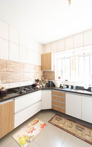 Casa à venda com 150m², 4 quartos e 2 vagas Casa à venda com 150m², 4 quartos e 2 vagasCozinha