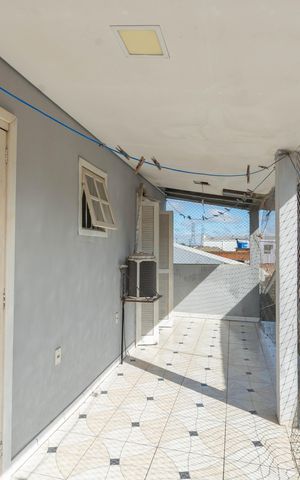 Casa à venda com 150m², 4 quartos e 2 vagas Casa à venda com 150m², 4 quartos e 2 vagasVaranda da Sala
